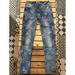 Leaf motif jeans
