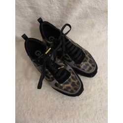 Baskets léopard doré