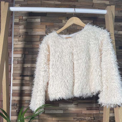 Manteau court blanc à moumoute