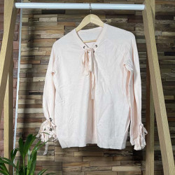 Pull léger rose avec noeuds